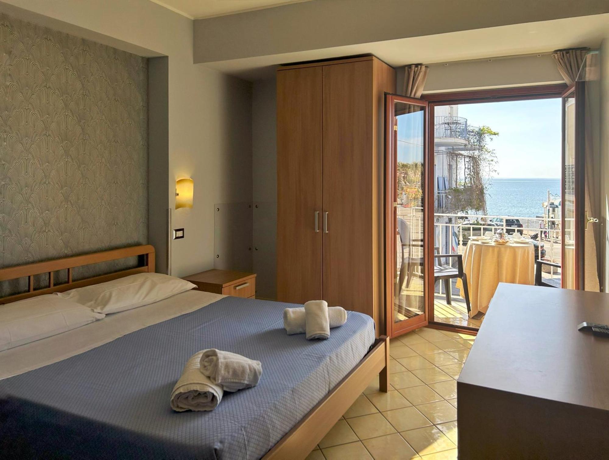 La Piazzetta Bed & Breakfast Giardini Naxos Eksteriør bilde